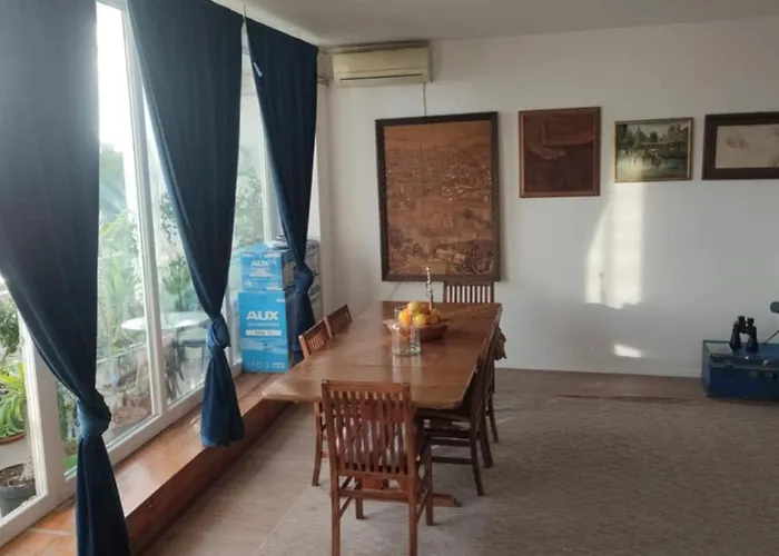 The Horizon In Center Split