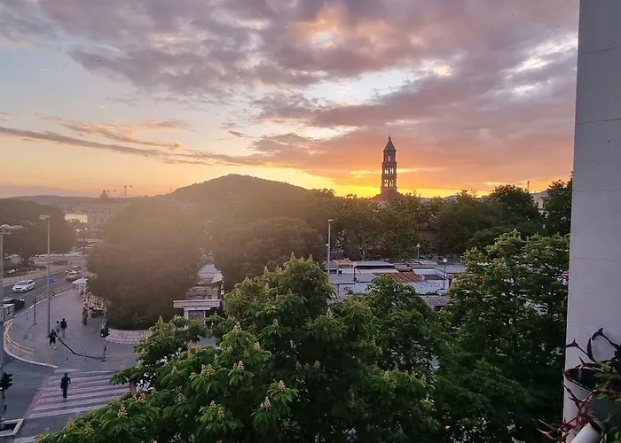 The Horizon In Center Apartment