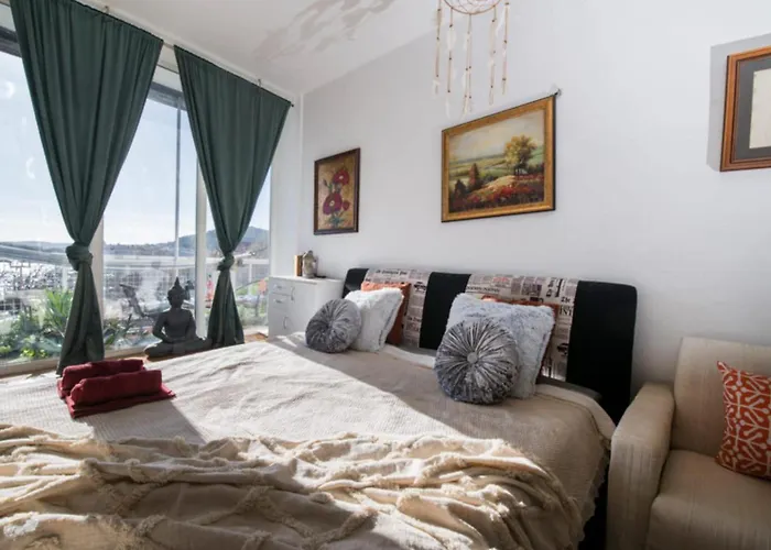 The Horizon In Center Apartment *