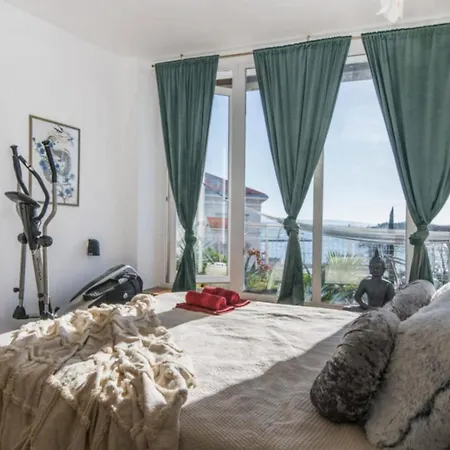 The Horizon In Center アパート